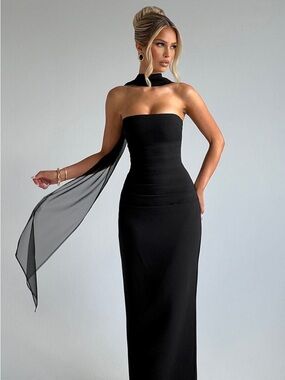 Elegant Strapless Black Evening Dress with Chiffon Neck Scarf